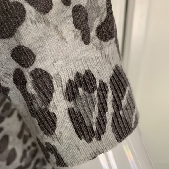 6 fun grey leopard print short sleeve dress - Picture 5 of 7